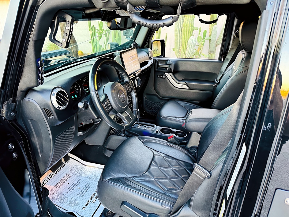 2013 Jeep Wrangler Unlimited Sahara photo 22
