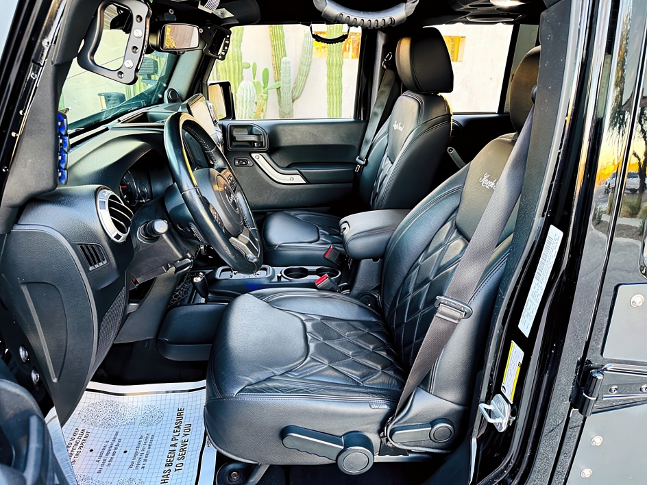 2013 Jeep Wrangler Unlimited Sahara photo 8