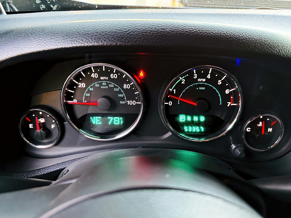 2013 Jeep Wrangler Unlimited Sahara photo 24