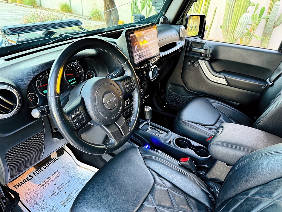 2013 Jeep Wrangler Unlimited Sahara photo 10