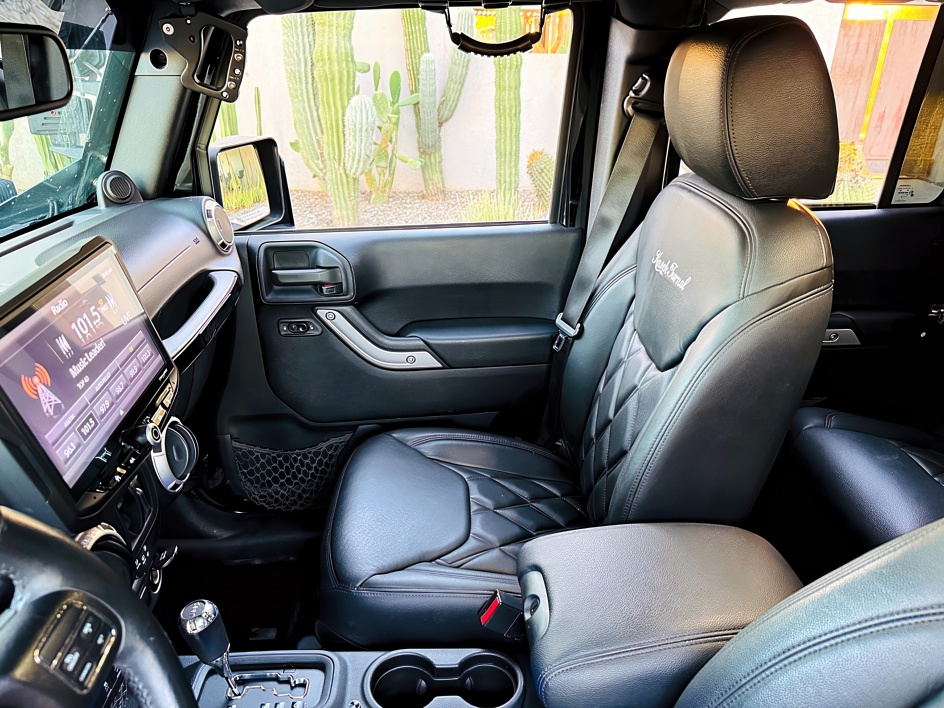 2013 Jeep Wrangler Unlimited Sahara photo 12