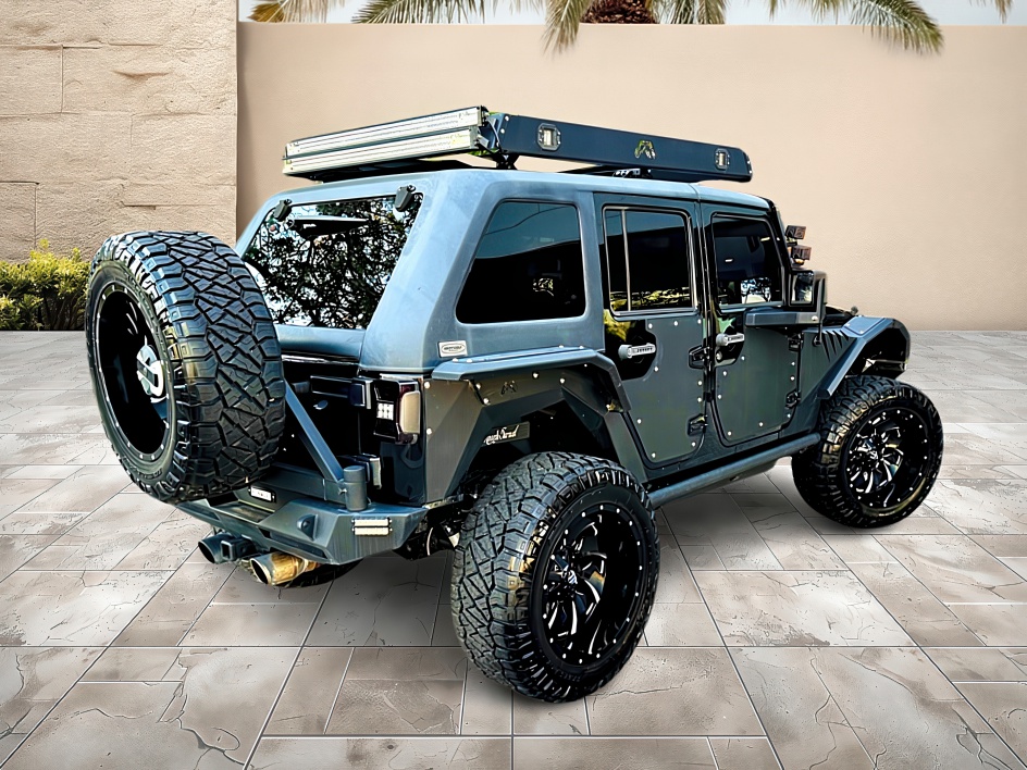 2013 Jeep Wrangler Unlimited Sahara photo 21