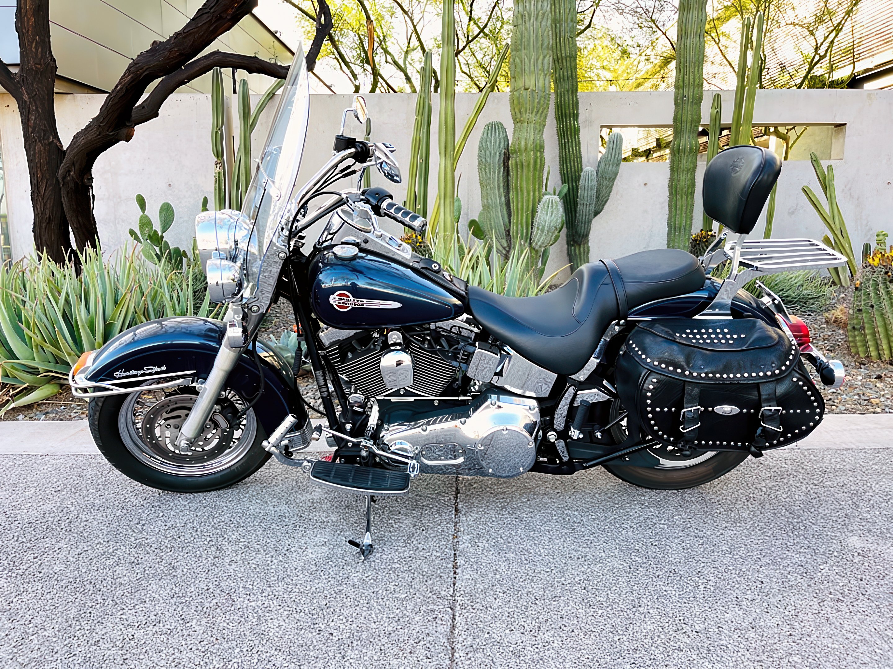 2004 HARLEY-DAVIDSON HERITAGE SOFTAIL CLASSIC FLSTC - Used Luxury
