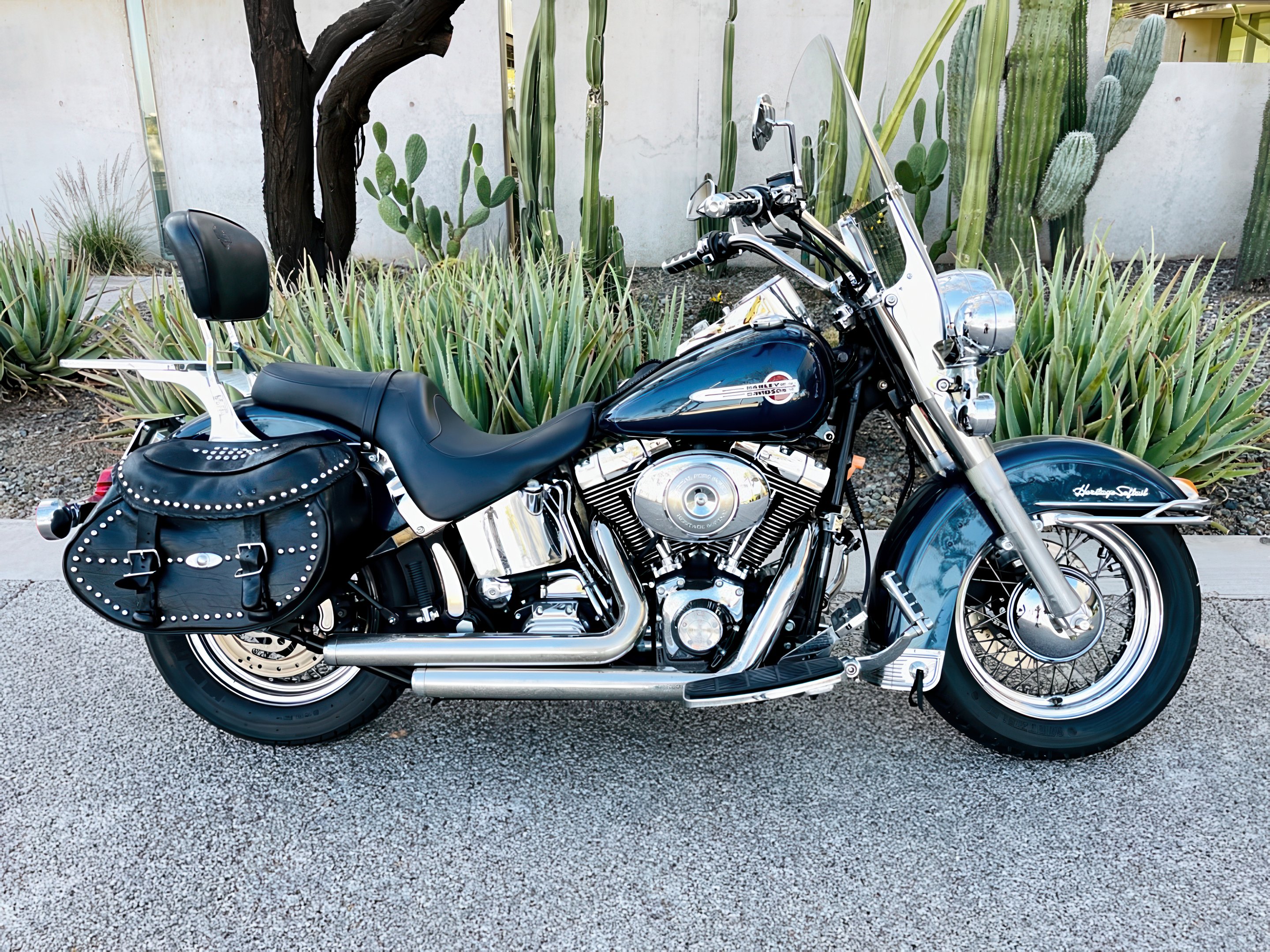 2004 HARLEY-DAVIDSON HERITAGE SOFTAIL CLASSIC FLSTC - Used Luxury