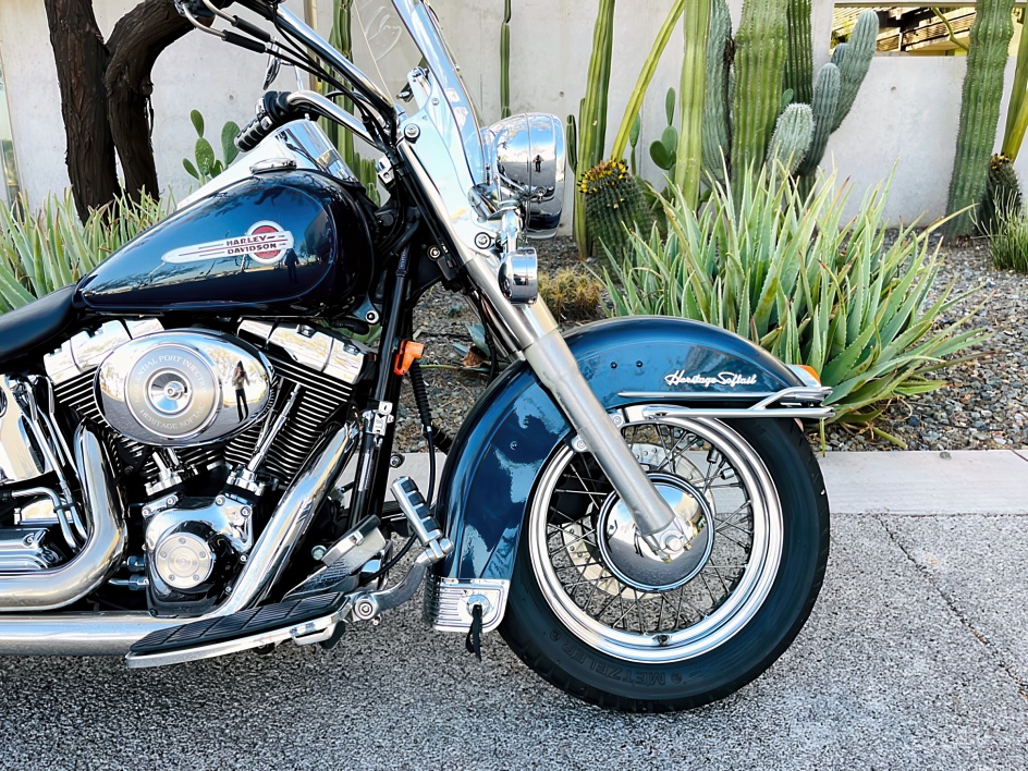 Harley-Davidson ソフテイルデラックス2004純正 FLSTN ソフテイル・デラックス(2004年09月)のカタログ | 新車