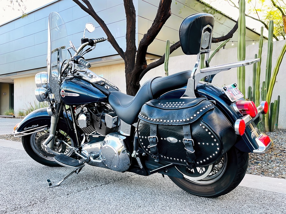 2004 HARLEY-DAVIDSON HERITAGE SOFTAIL CLASSIC FLSTC - Used Luxury