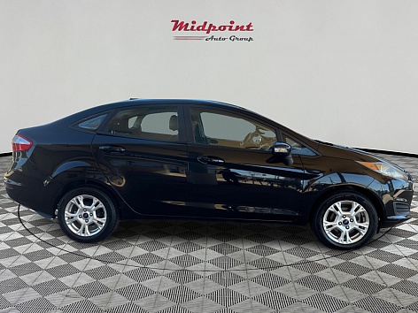 2016 Ford Fiesta SE's photo