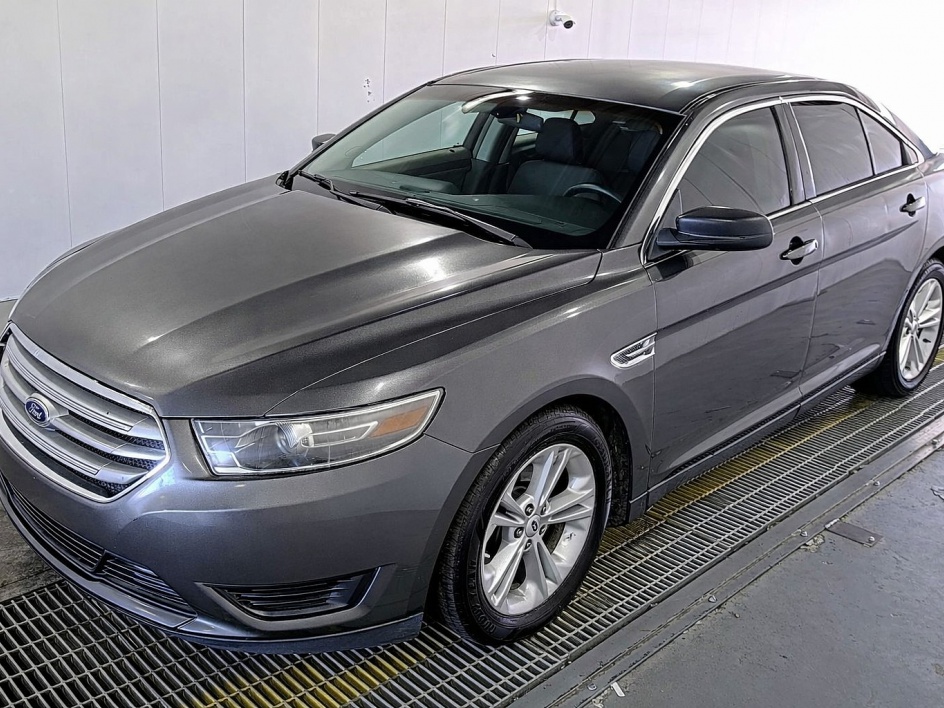 2015 Ford Taurus SE FWD's photo