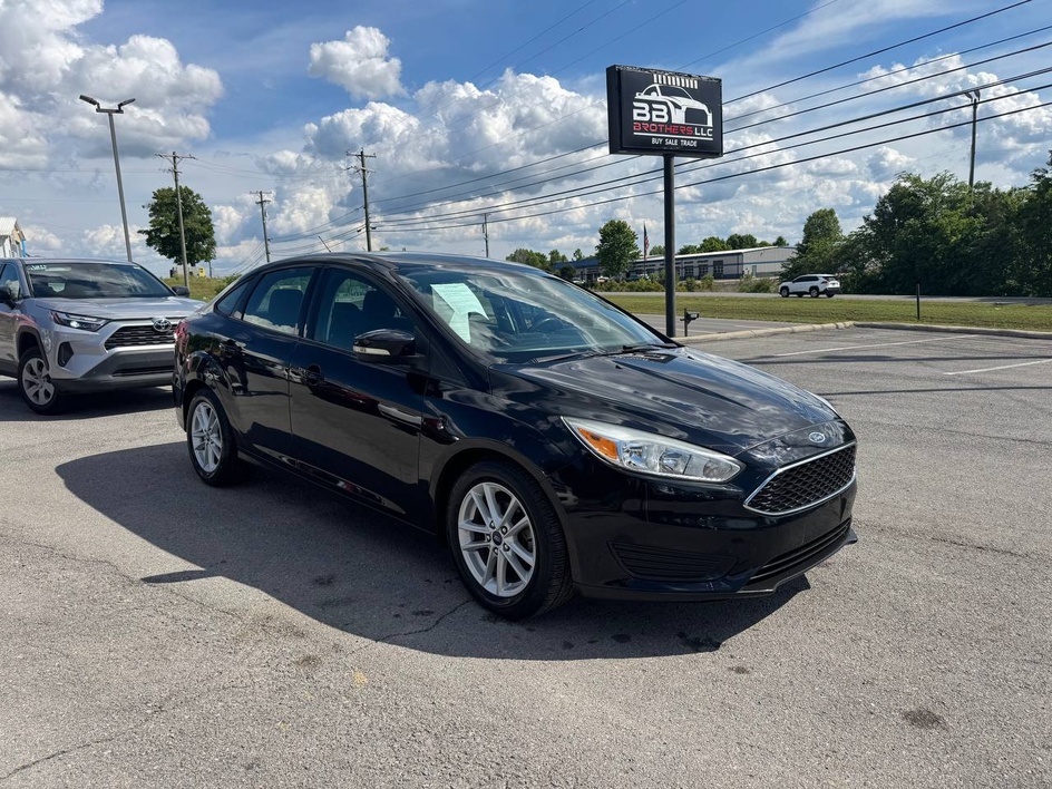 2017 Ford Focus Sedan SE's photo