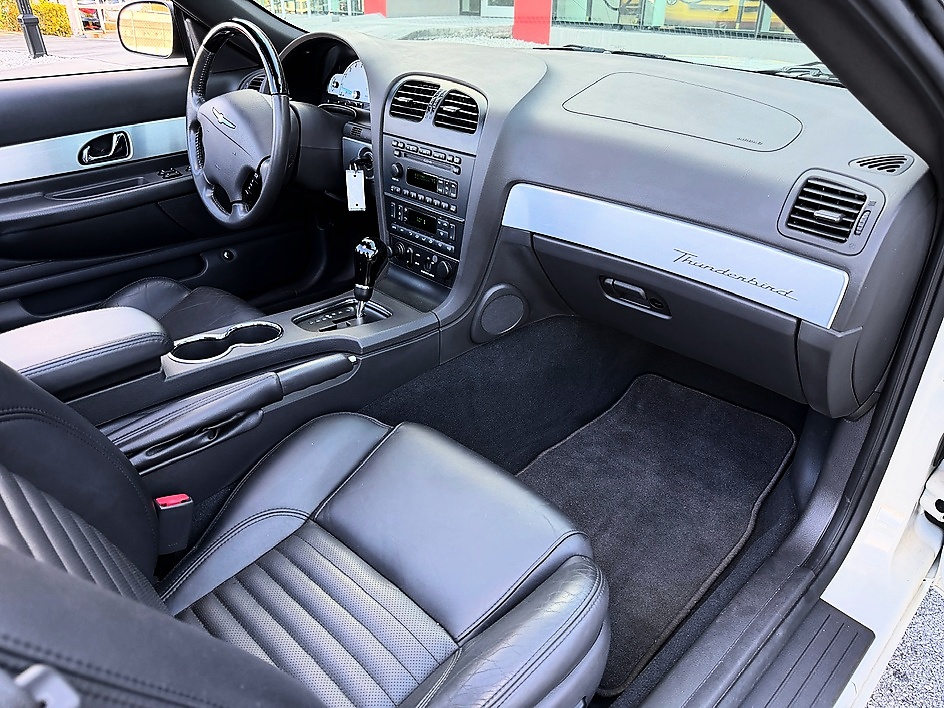 2002 Ford Thunderbird Premium - Photo 18