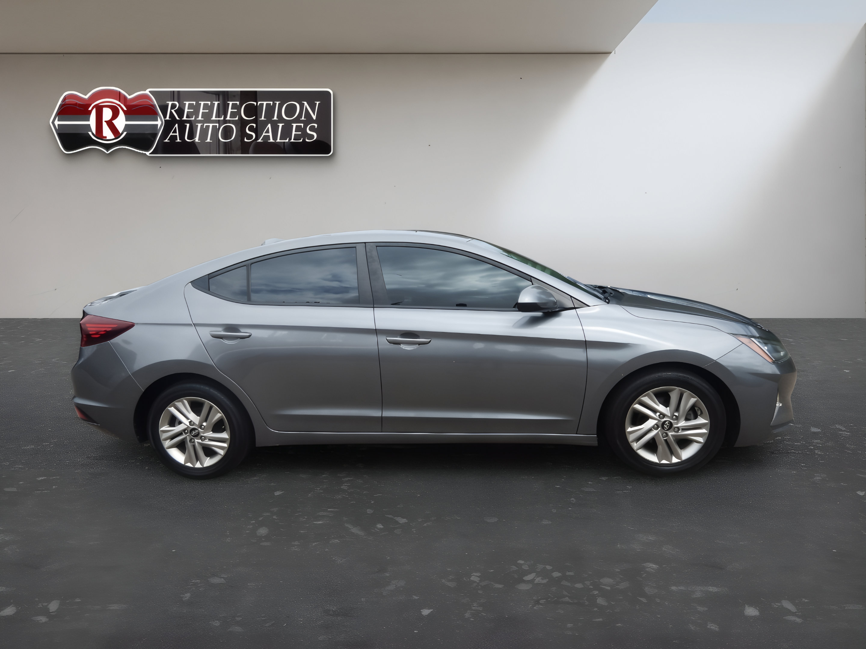 2020 Hyundai Elantra SEL - Photo 2