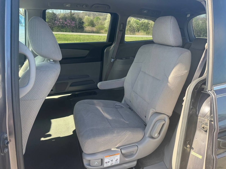 2015 Honda Odyssey LX - Photo 10