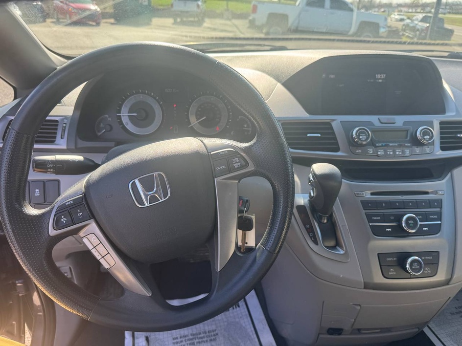 2015 Honda Odyssey LX - Photo 15