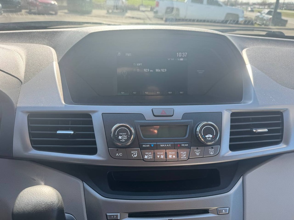 2015 Honda Odyssey LX - Photo 16