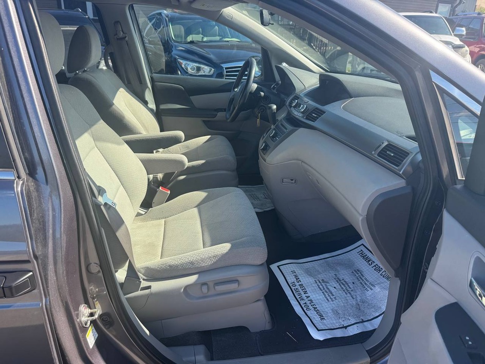 2015 Honda Odyssey LX - Photo 12