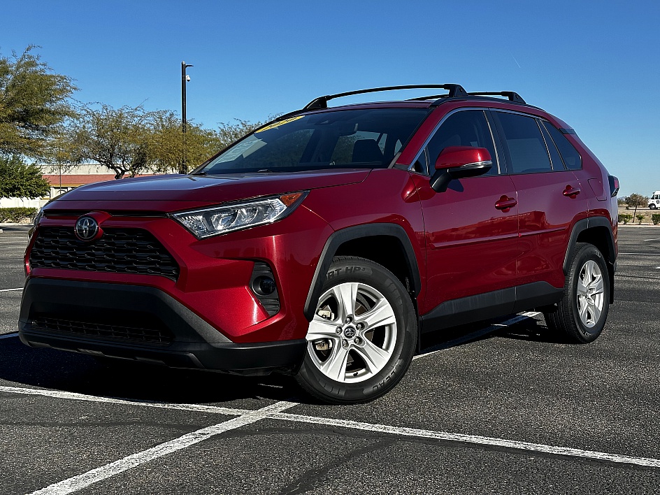 2020 Toyota RAV4 XLE's photo