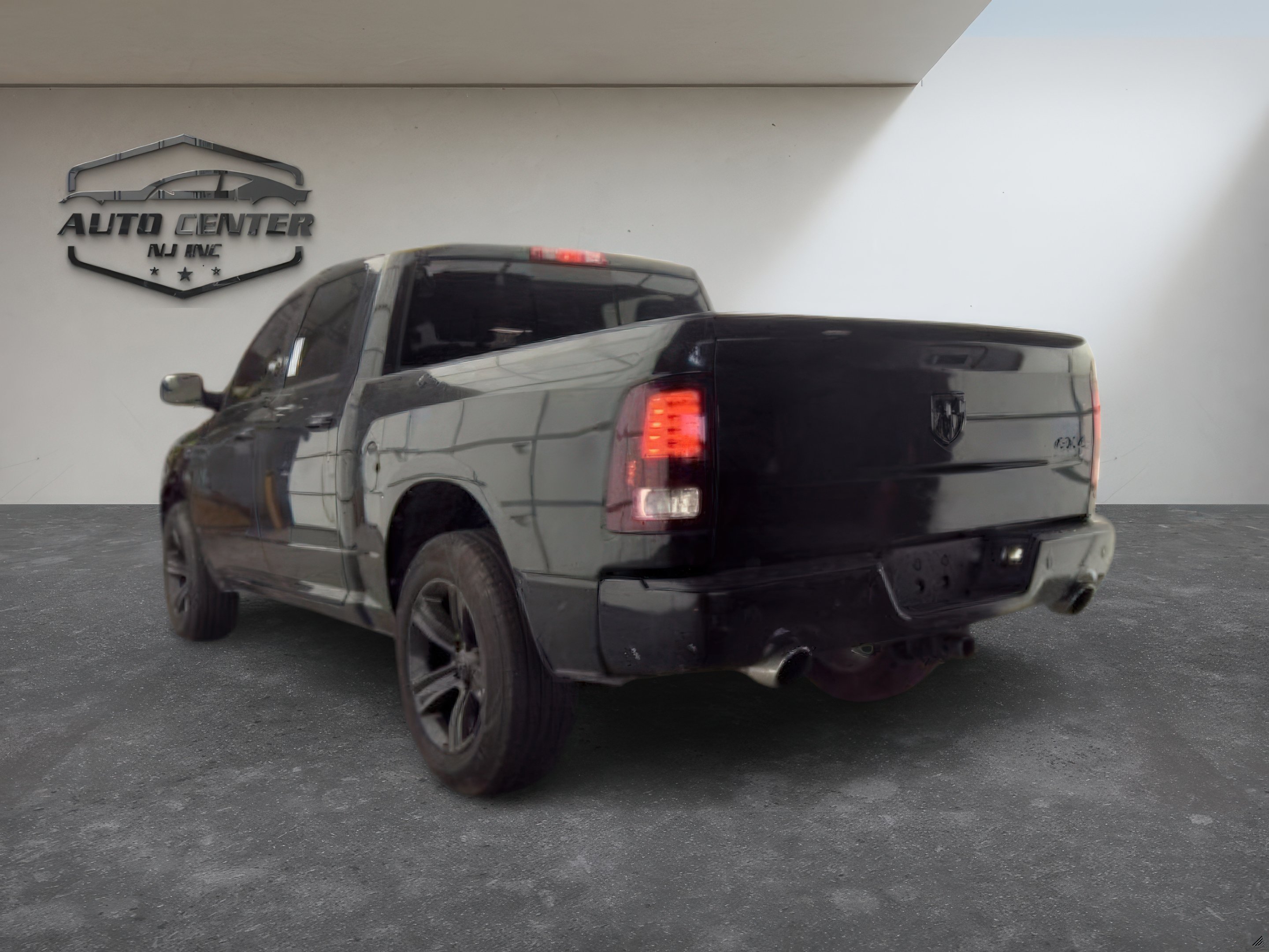 View vehicle photo 7