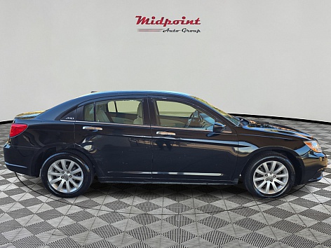 2012 Chrysler 200 Touring's photo