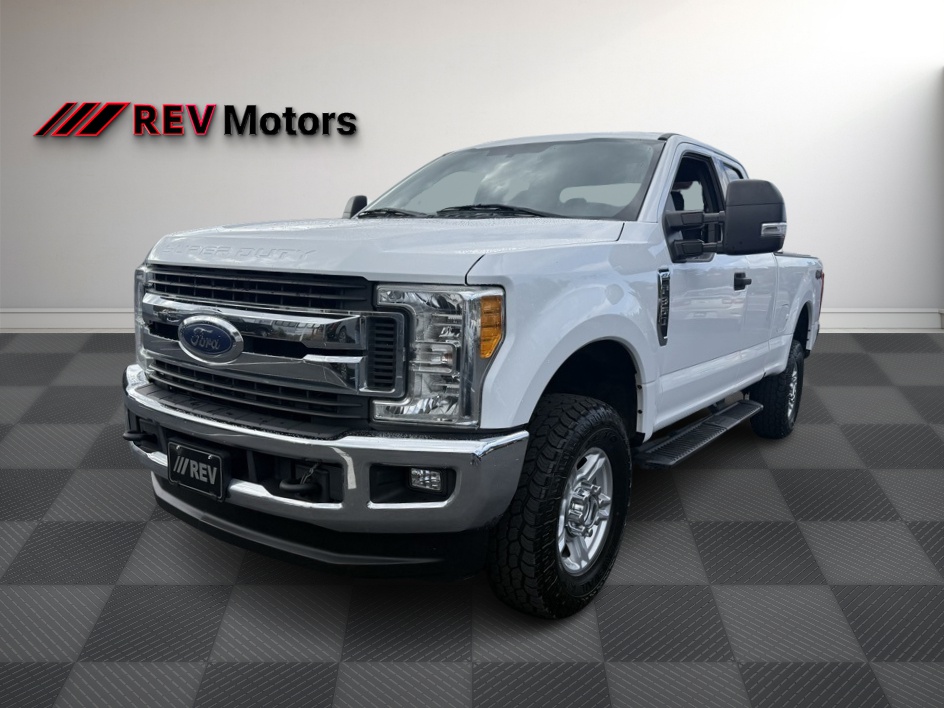 2017 Ford F-350 Super Duty XLT's photo