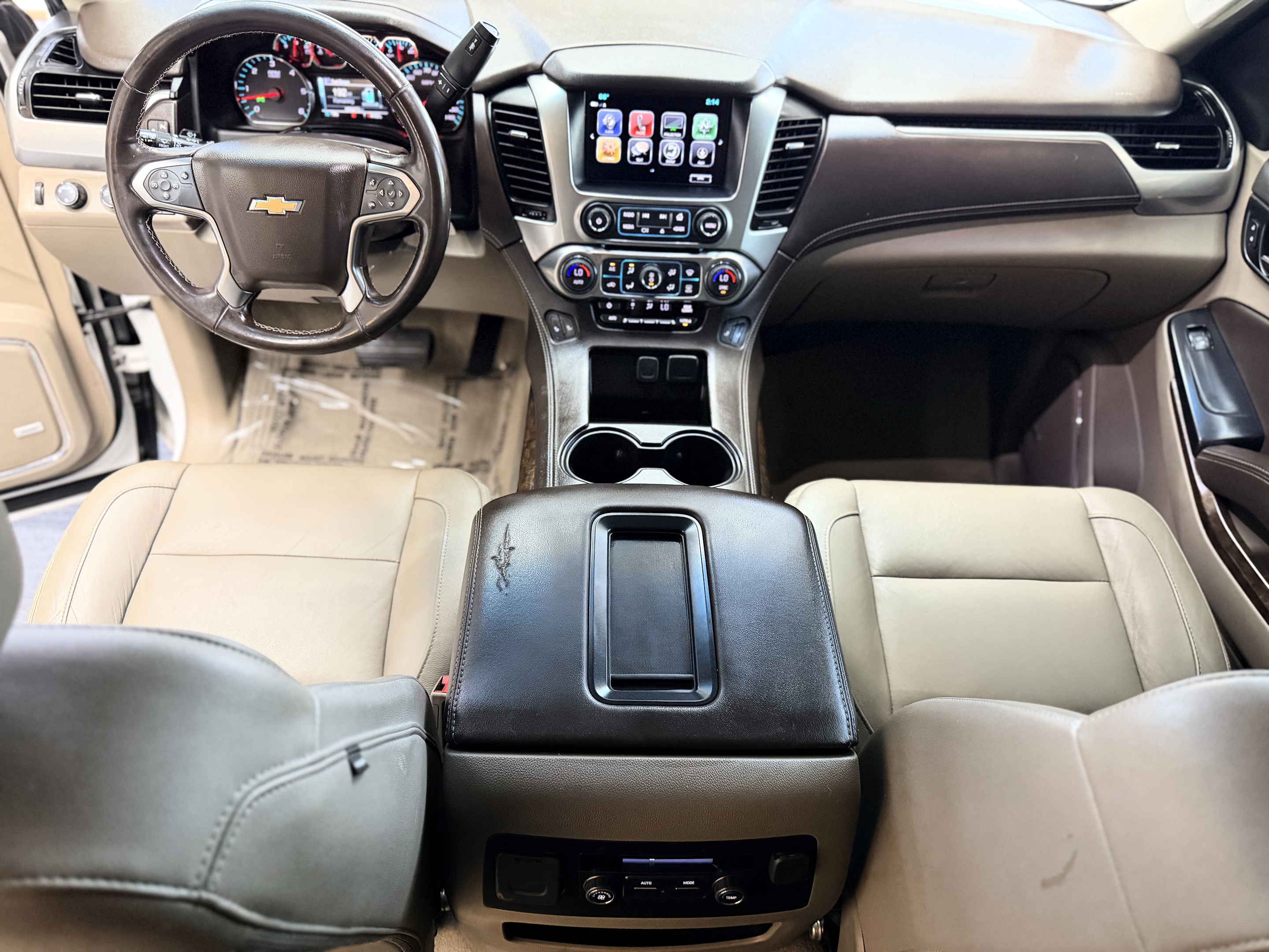 2019 Chevrolet Suburban LT - Photo 10