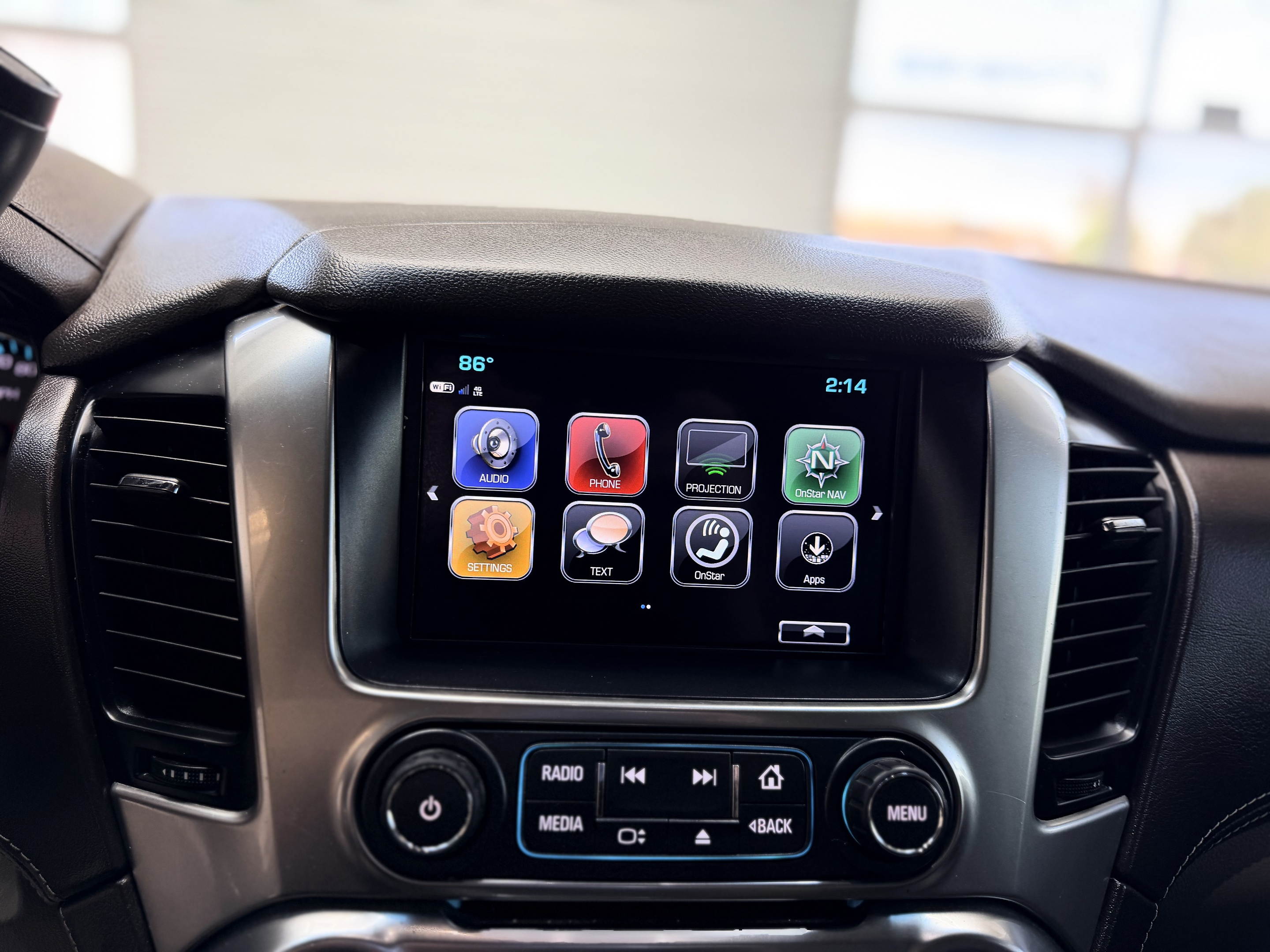 2019 Chevrolet Suburban LT - Photo 11