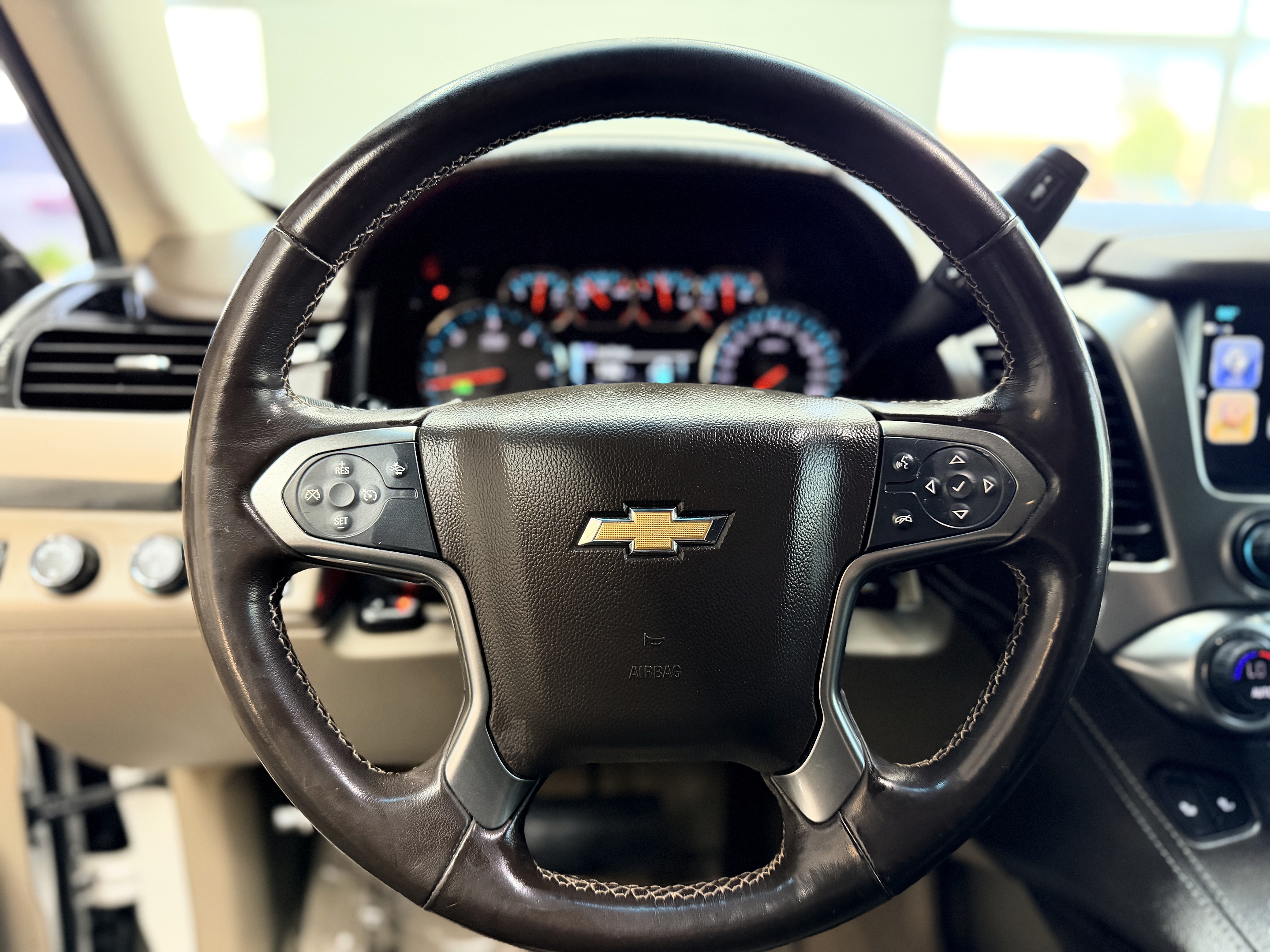 2019 Chevrolet Suburban LT - Photo 8
