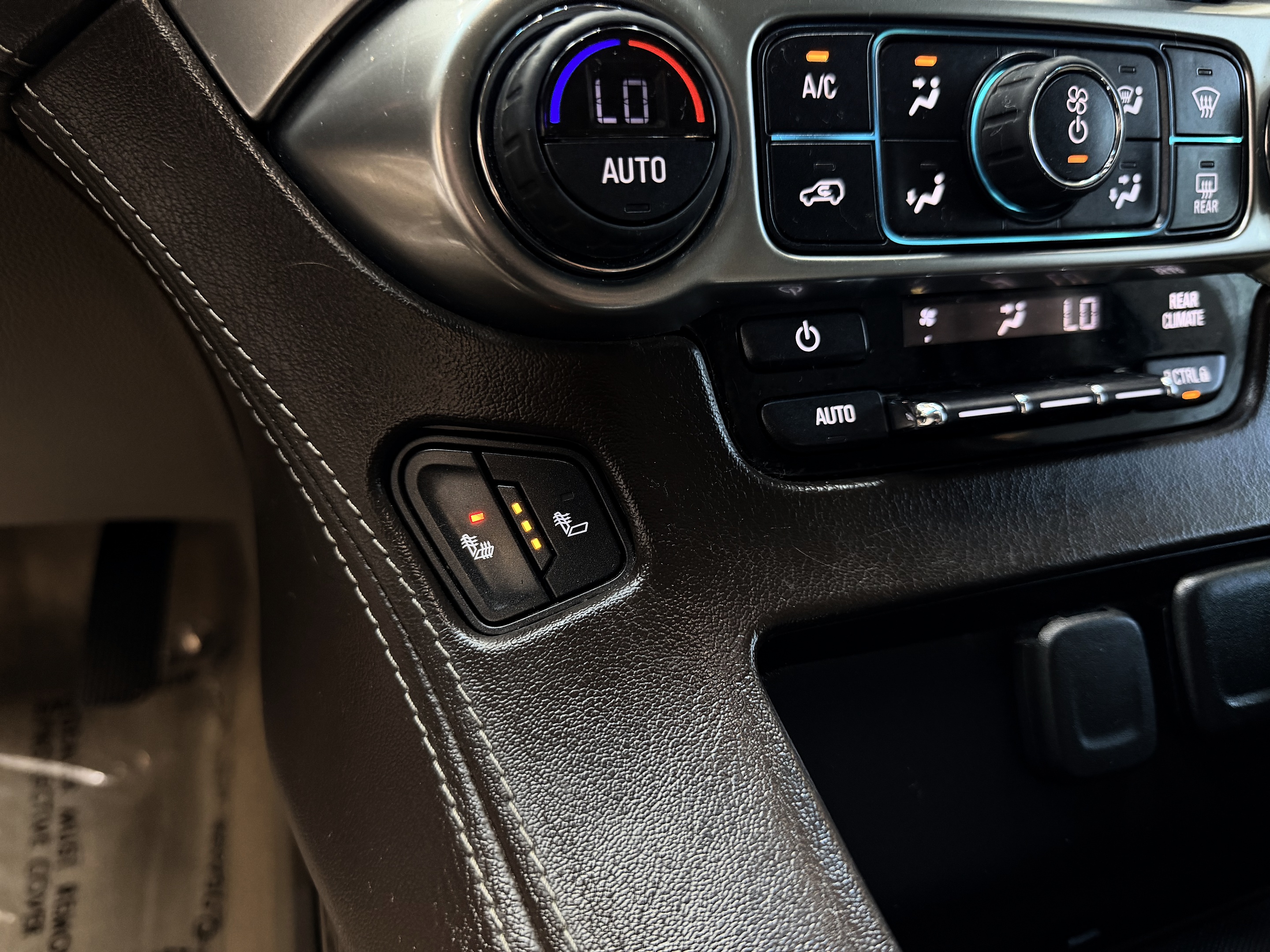 2019 Chevrolet Suburban LT - Photo 15