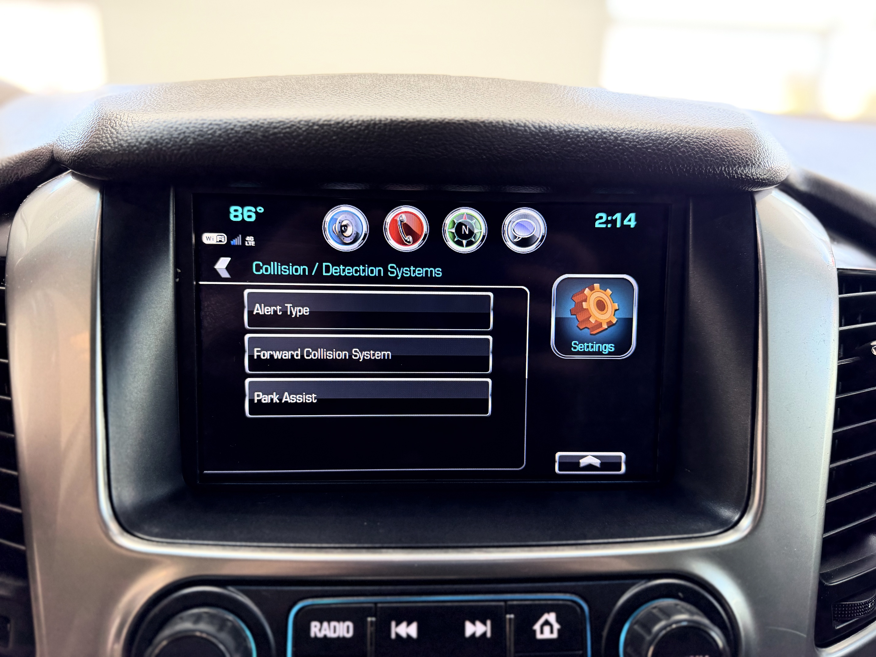 2019 Chevrolet Suburban LT - Photo 13