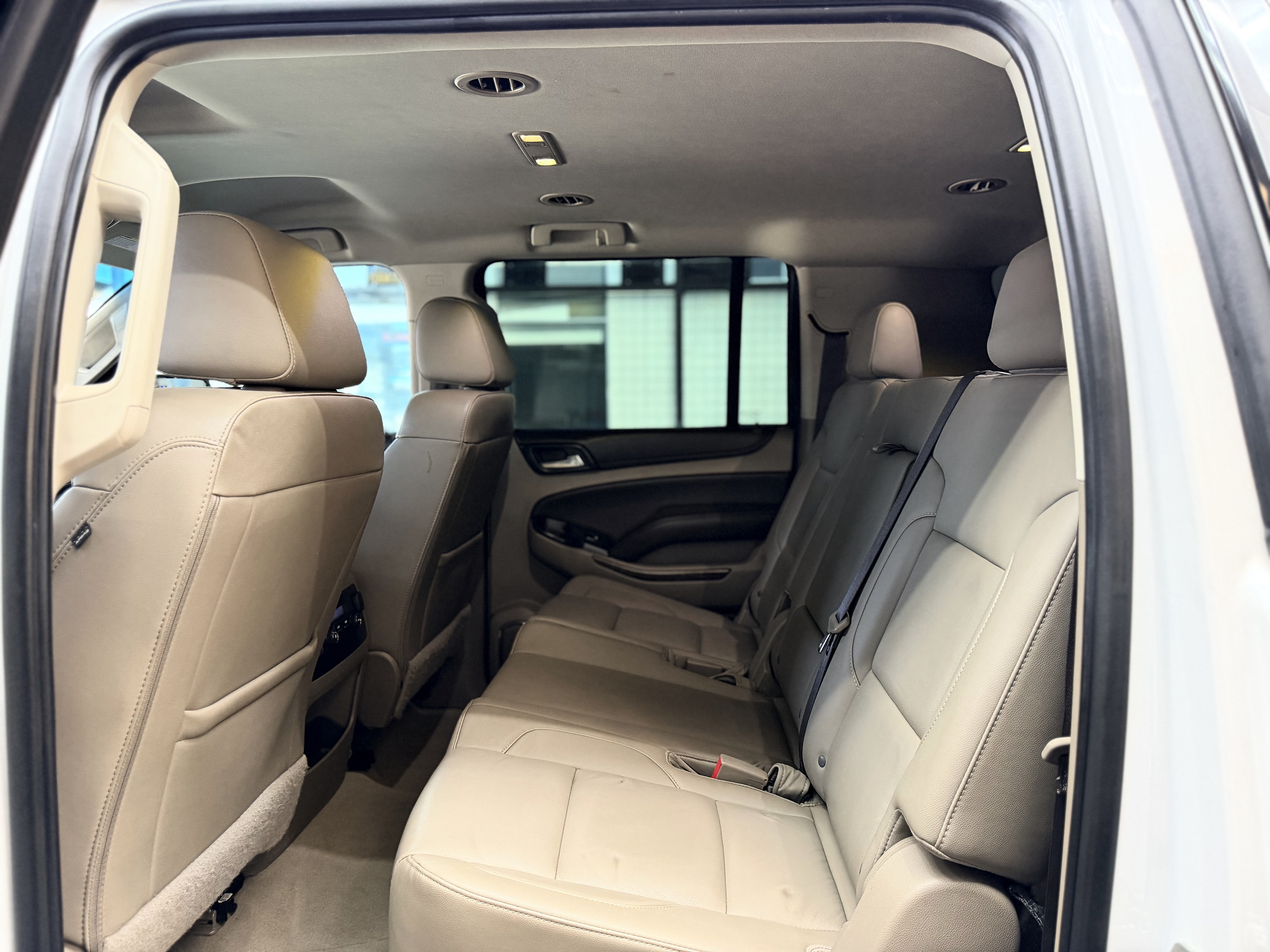 2019 Chevrolet Suburban LT - Photo 22