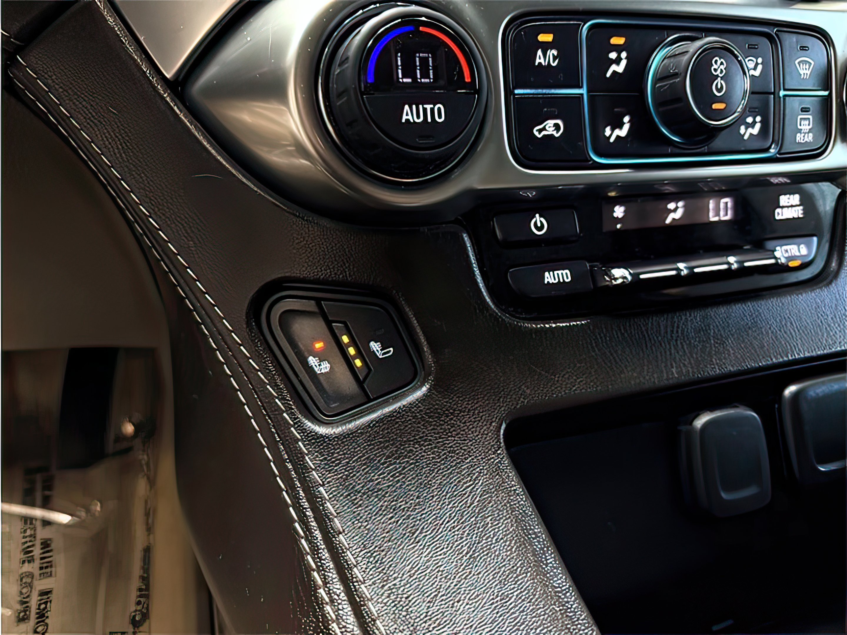 2019 Chevrolet Suburban LT - Photo 37