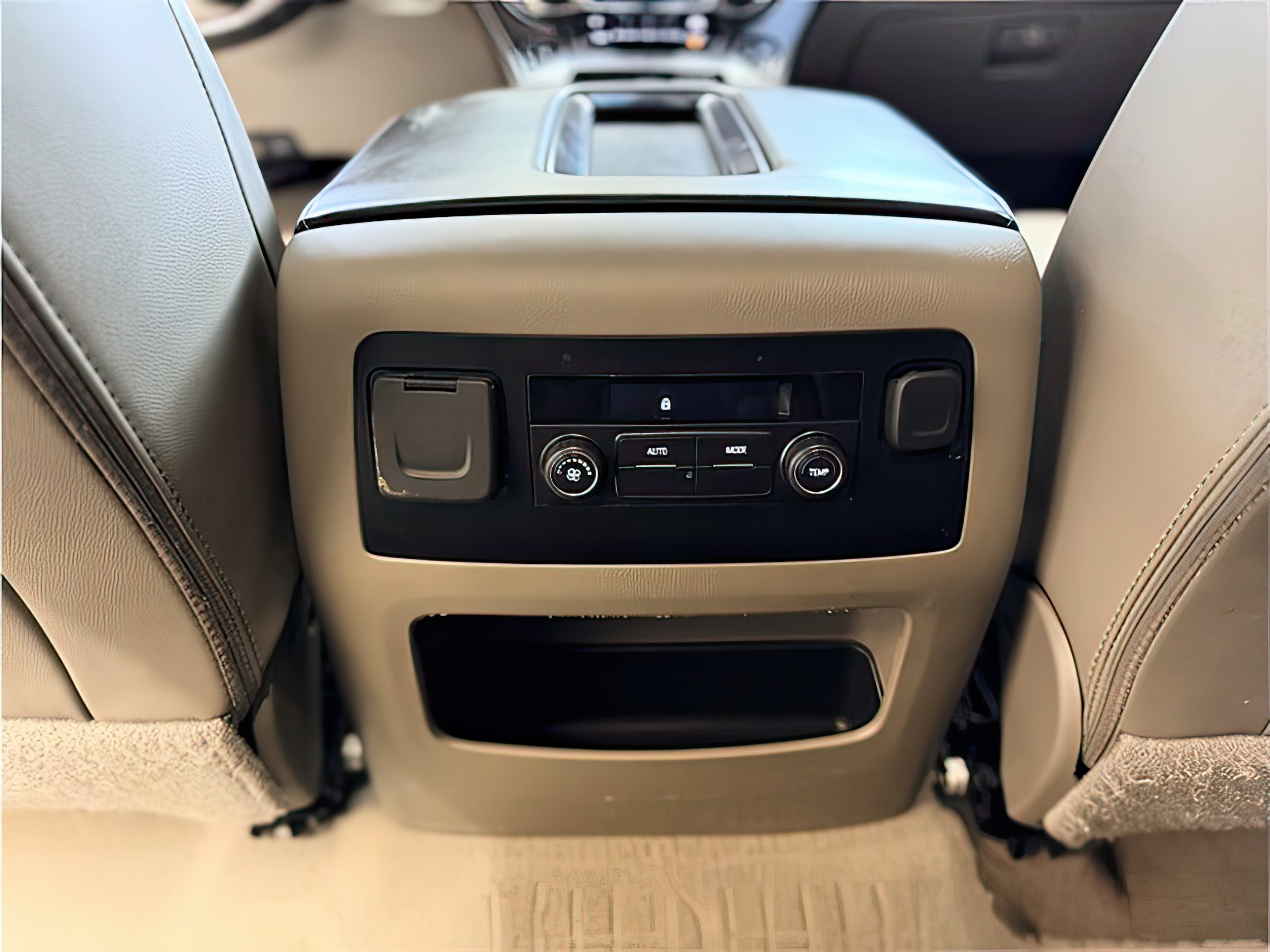 2019 Chevrolet Suburban LT - Photo 42