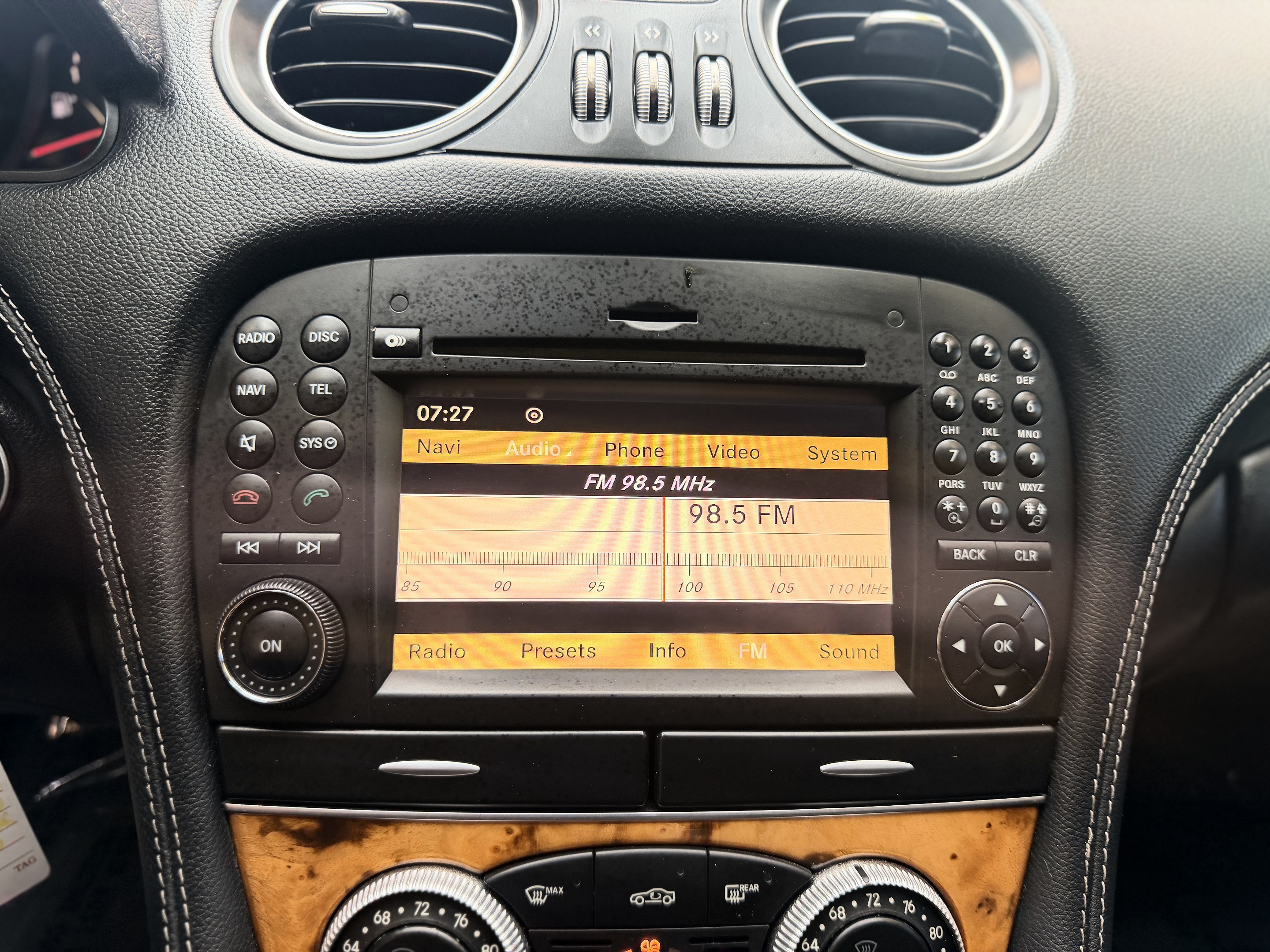 2011 Mercedes-Benz SL-Class SL550 - Photo 9