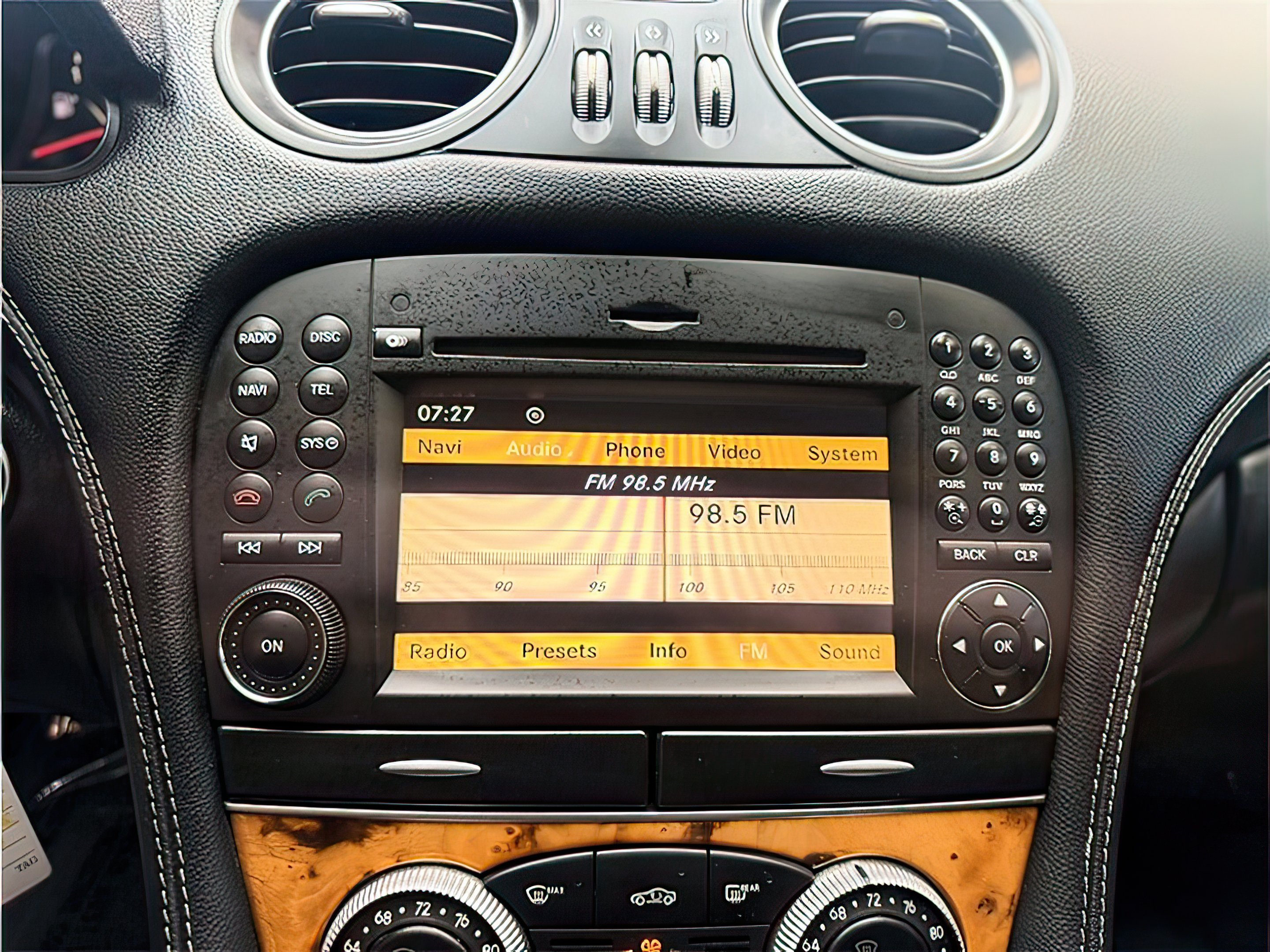 2011 Mercedes-Benz SL-Class SL550 - Photo 28