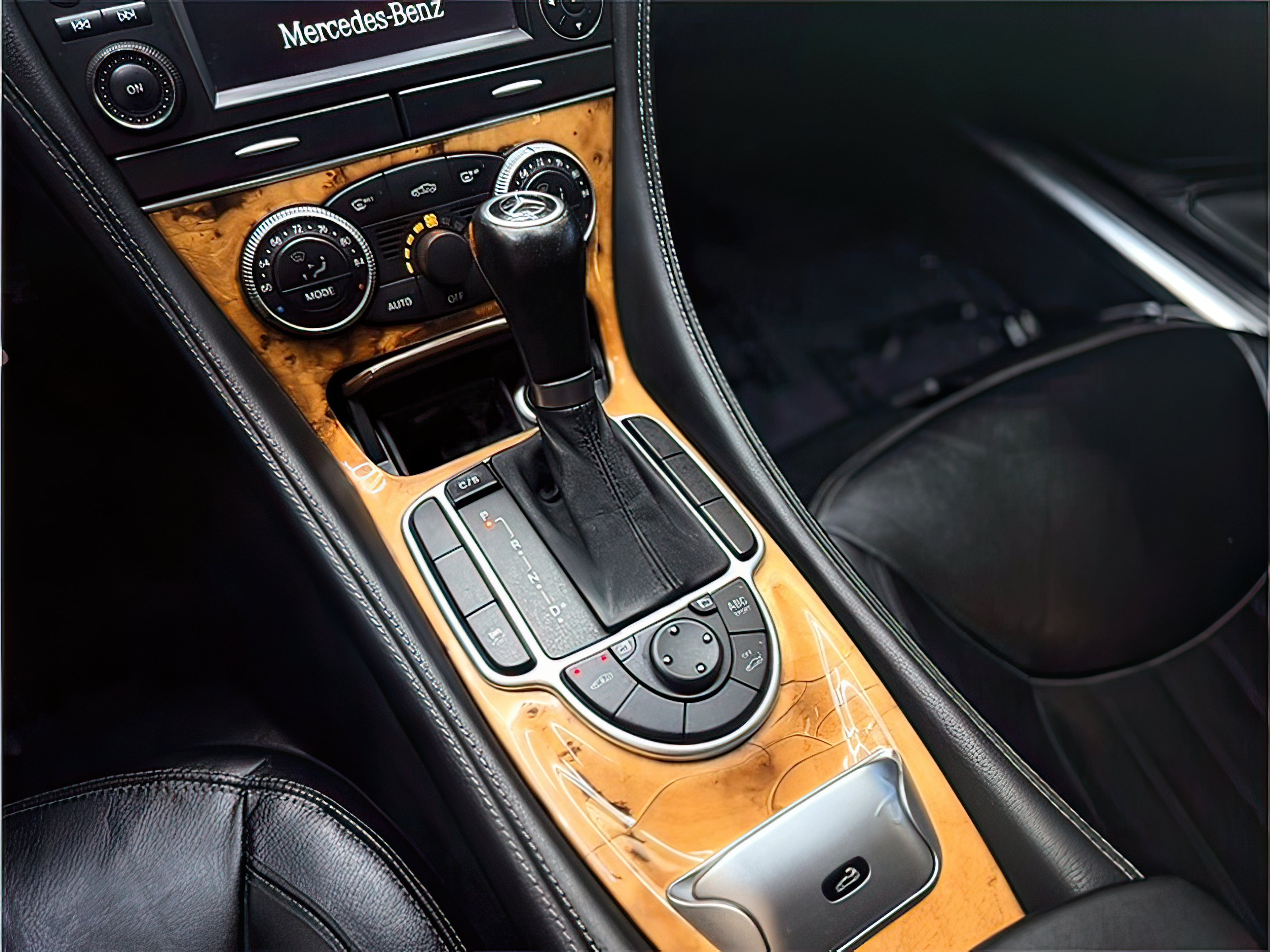 2011 Mercedes-Benz SL-Class SL550 - Photo 30