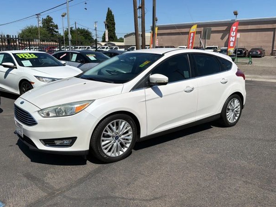 2016 Ford Focus 5 Door Hatch Titanium's photo