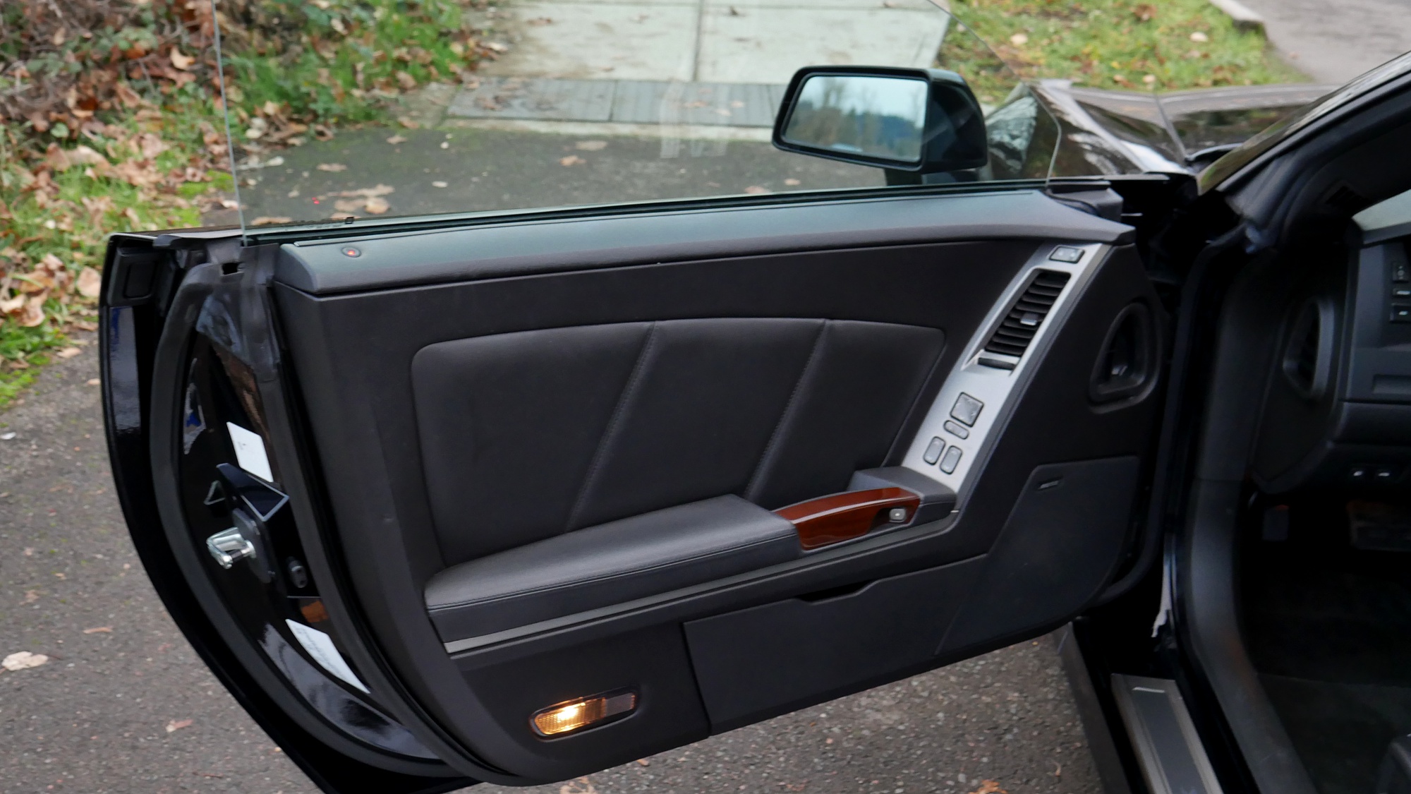 2005 Cadillac XLR Base - Photo 9