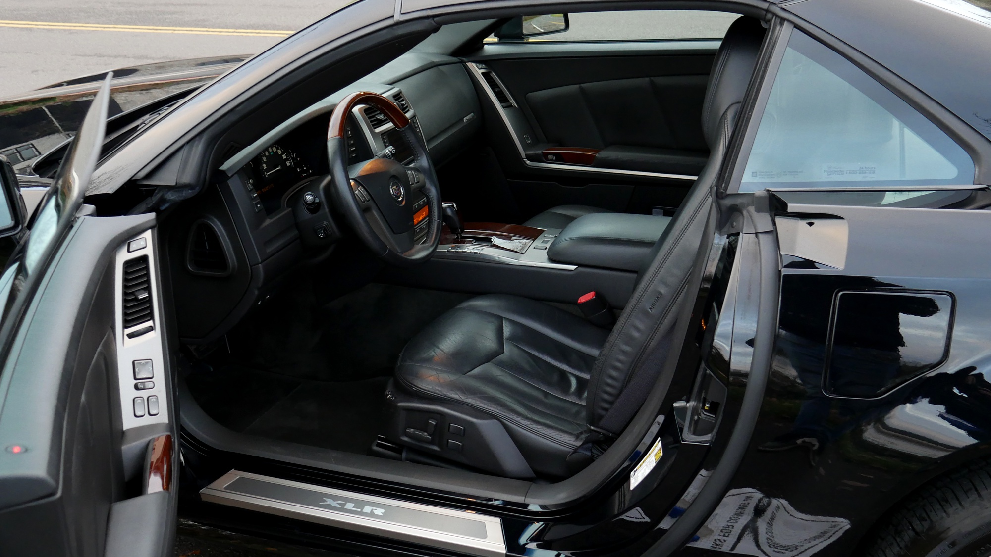 2005 Cadillac XLR Base - Photo 10
