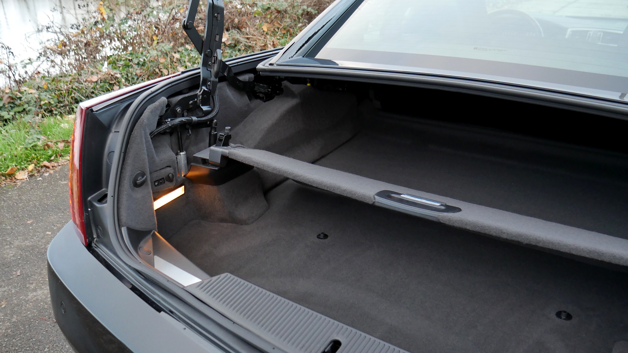2005 Cadillac XLR Base - Photo 35