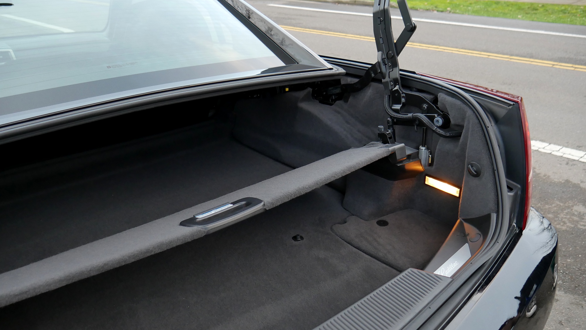 2005 Cadillac XLR Base - Photo 36