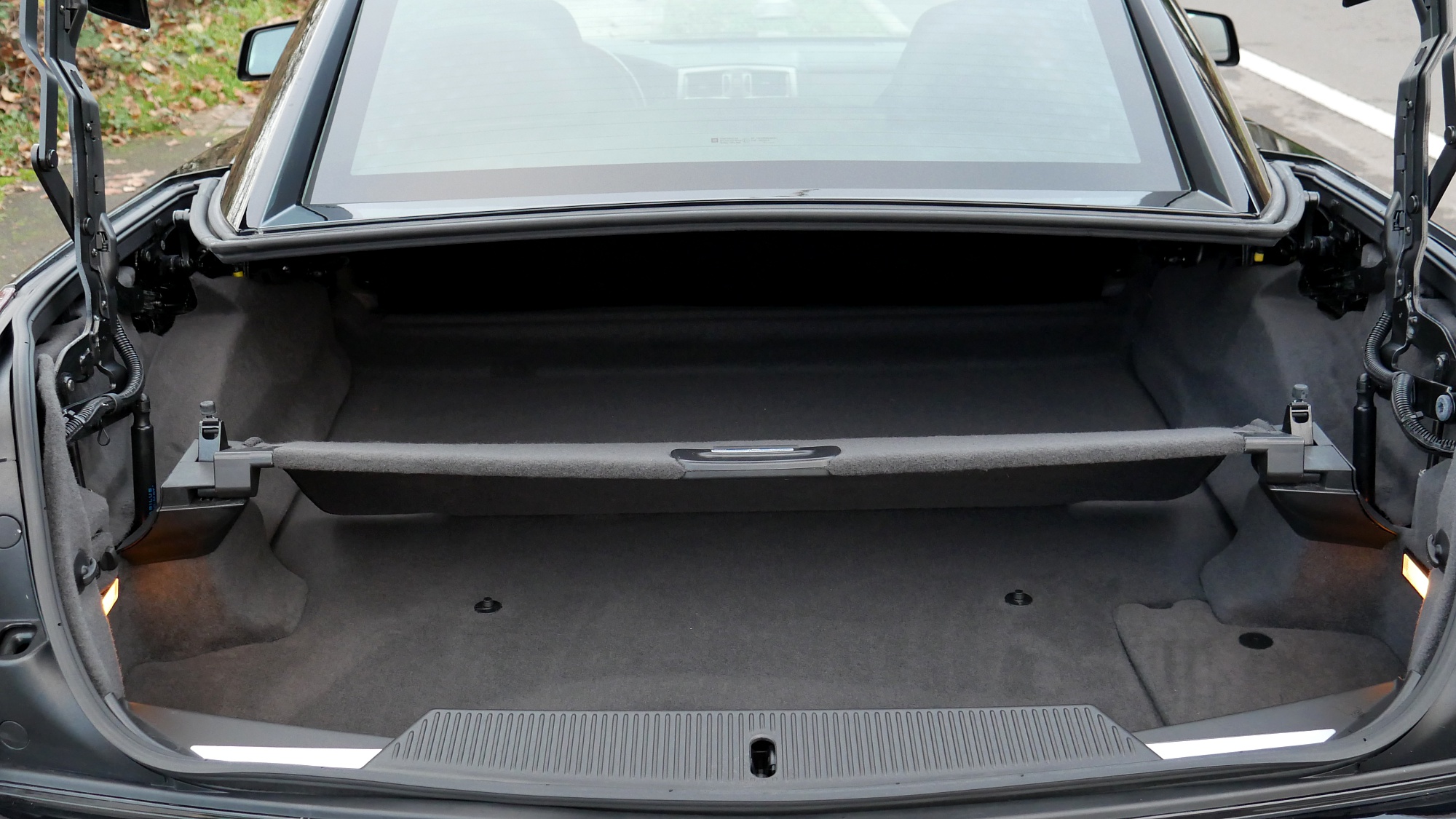 2005 Cadillac XLR Base - Photo 34