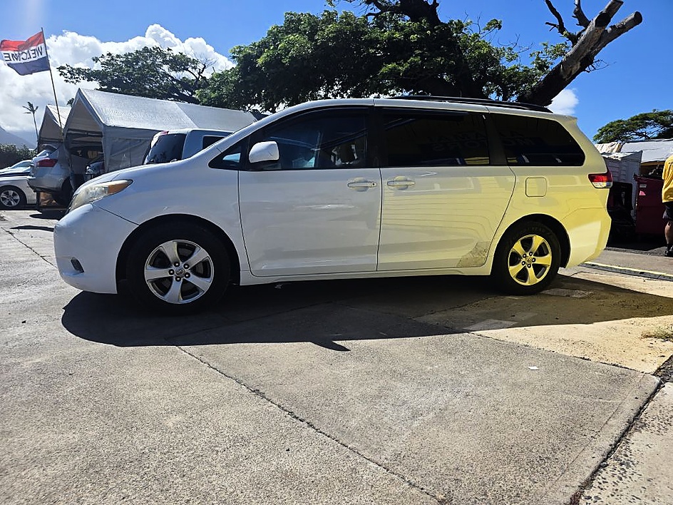 2013 Toyota Sienna LE - Photo 7