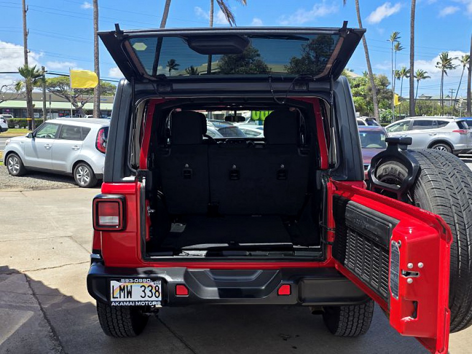 2020 Jeep Wrangler Unlimited Sahara photo 3