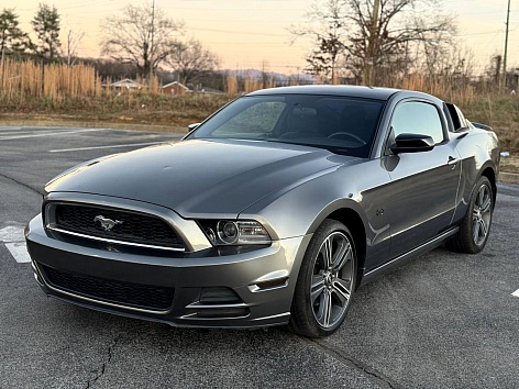 2013 Ford Mustang Premium Fastback's photo