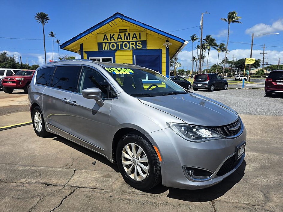 2019 Chrysler Pacifica Touring L's photo
