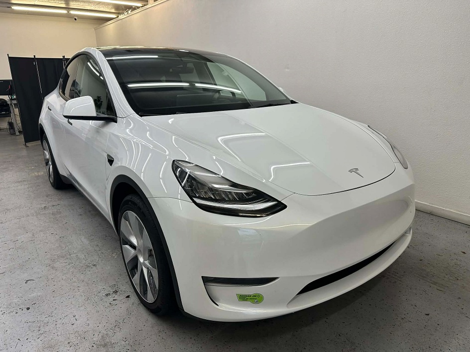 2023 Tesla Model Y Long Range's photo