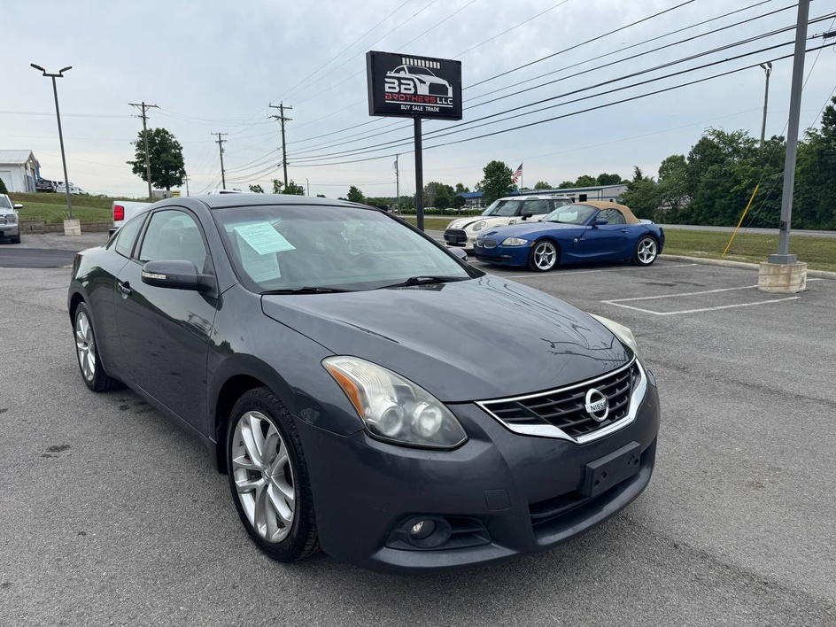 2011 Nissan Altima 3.5 SR CVT's photo