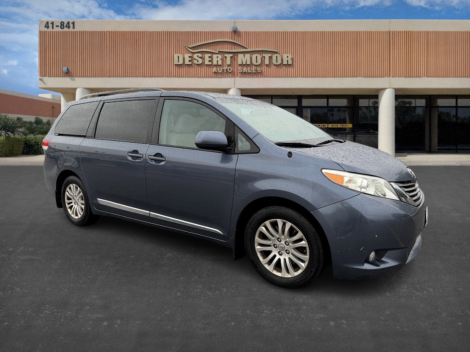 2013 Toyota Sienna XLE's photo