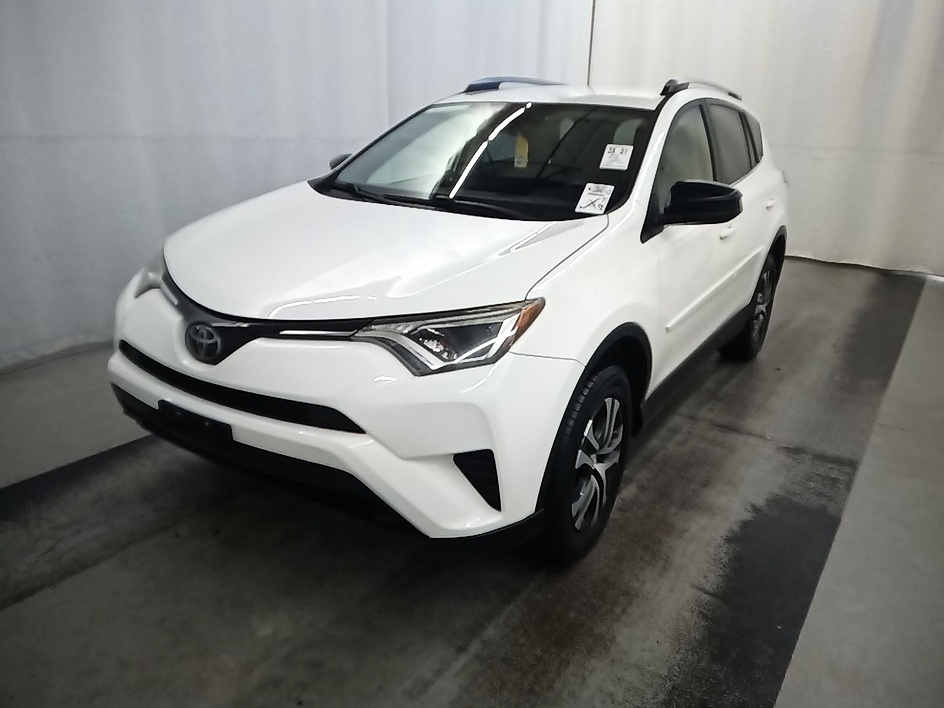 2018 Toyota RAV4 LE AWD's photo