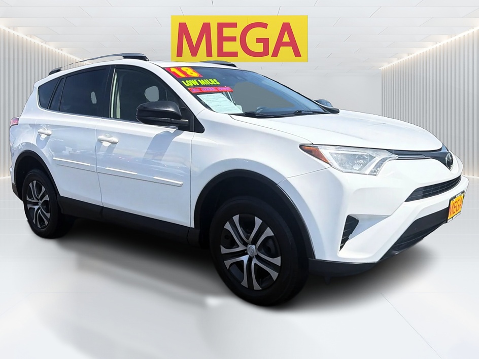 2018 Toyota RAV4 LE AWD's photo