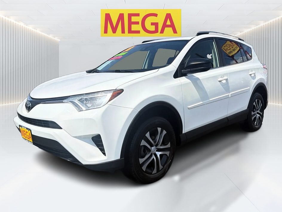 2018 Toyota RAV4 LE AWD's photo